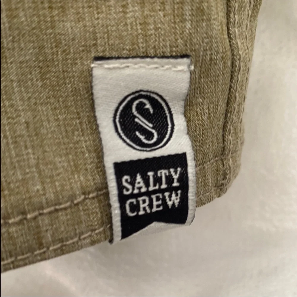 SALTY CREW Men’s Khaki Cargo Shorts with Black Trim. Size M